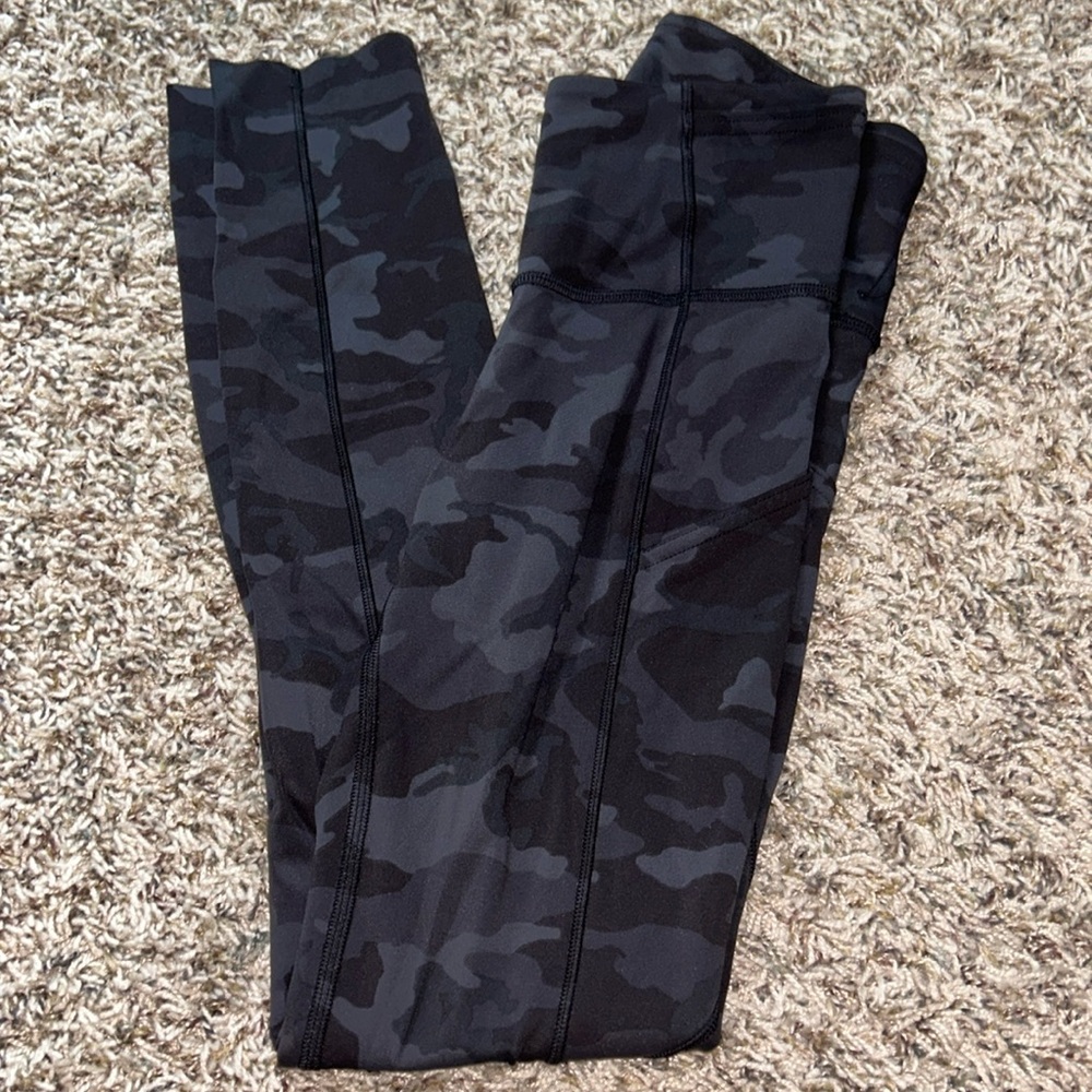 Lululemon Fast Free HR Tight 25” Camo Size 2 With Pockets